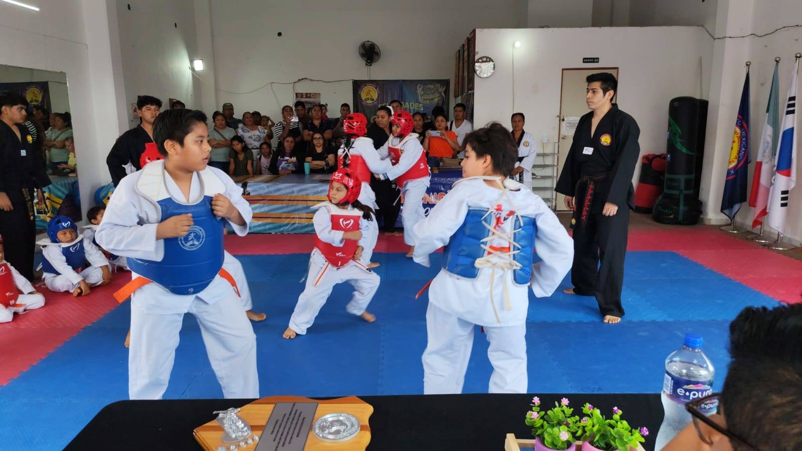 Combate infantil supervisado